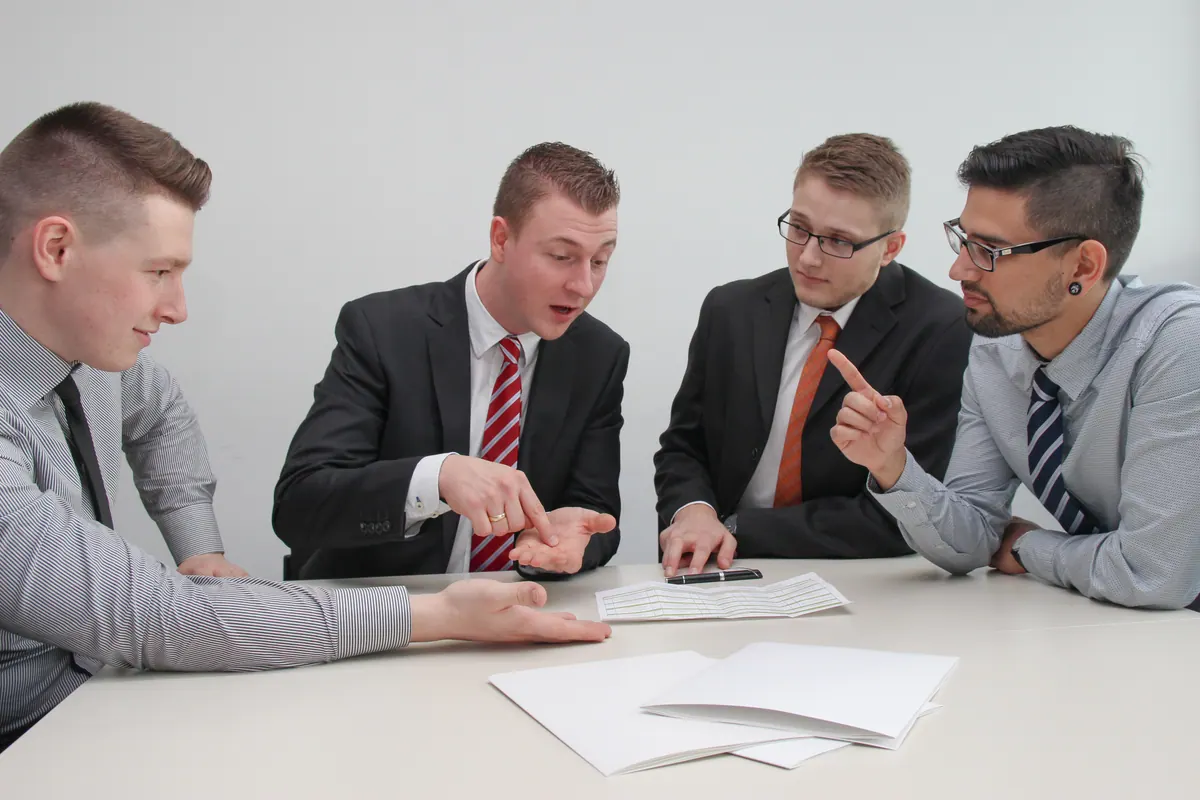 Réunion entre entrepreneurs pour faire valider une idée