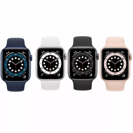 Quatre montres connectées Apple Watch de coloris différents
