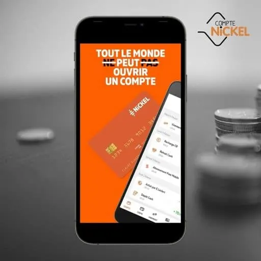Application Compte Nickel sur smartphone : visuel de présentation avec la carte de paiement et la liste des opérations du compte