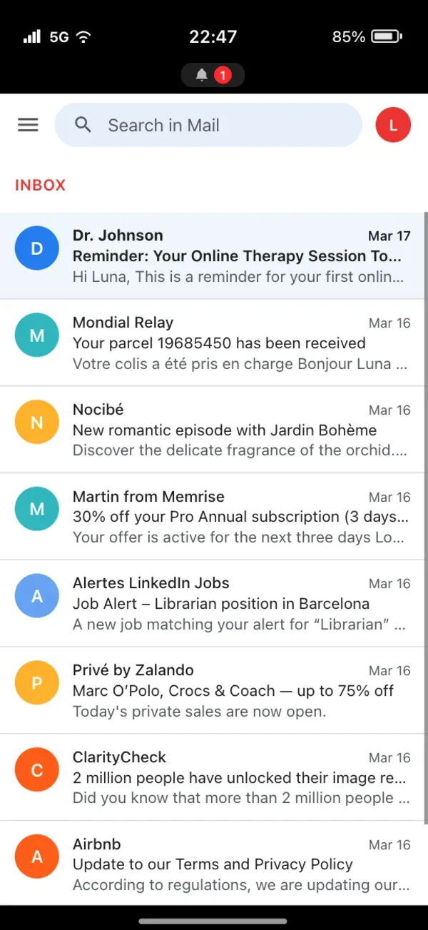 Boîte mail simulée d'un personnage dans la web app Pandora